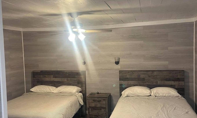 Golden Meadow Hotel | Charming hotel with WiFi and AC in serene Golden Meadow