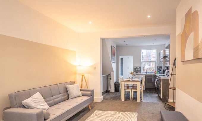 Widnes Haus | Charming House Sleeps 5 Free Parking Fast Wifi