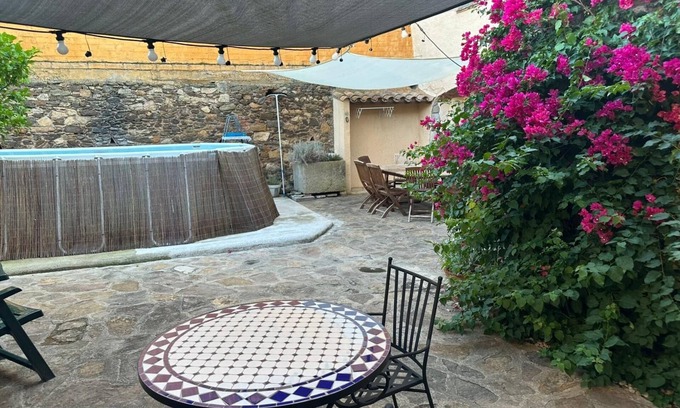 Juia Haus | Charming house with swimming pool in the heart of a village 15 minutes from Girona.