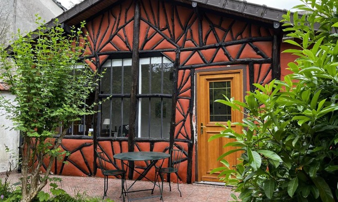 Le Parc Saint-Maur Wohnung | Charming independent guest house - spacious studio with terrace and garden, 25 minutes from Paris