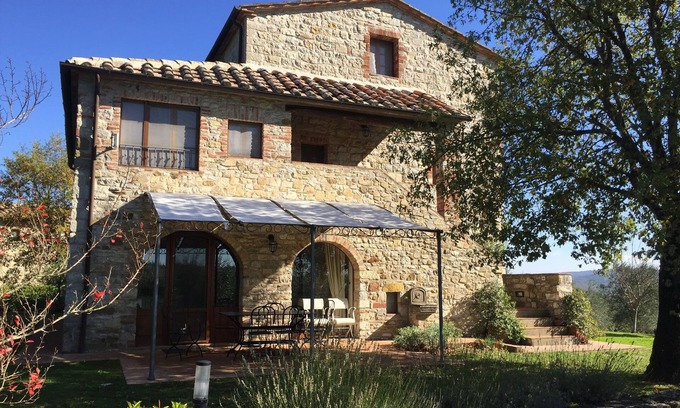 Castelnuovo Berardenga Villa | Charmante toskanische Villa in der Nähe von Siena / kapitivierende private Umgebung / großer Pool