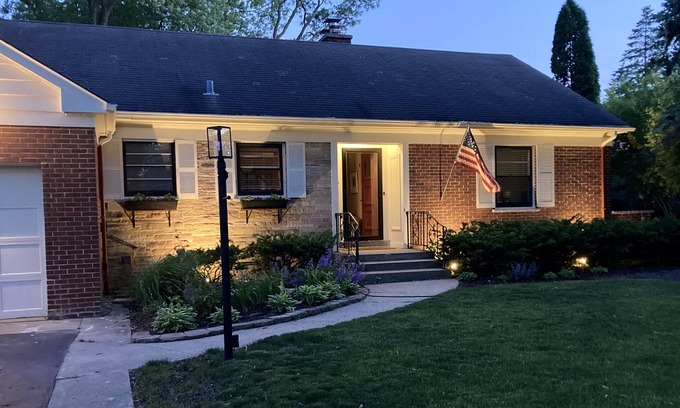 Wilmette Haus | Charming, light-filled 5br Wilmette home