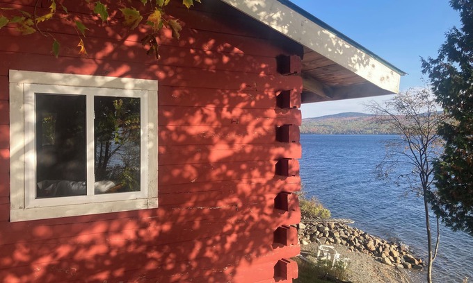 Rangeley Kabine | Charmantes Blockhaus nur wenige Schritte vom wunderschönen Rangeley See entfernt