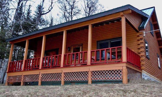 Jackman Kabine | Charming Log Cabin on Big Wood Pond in Jackman, Maine