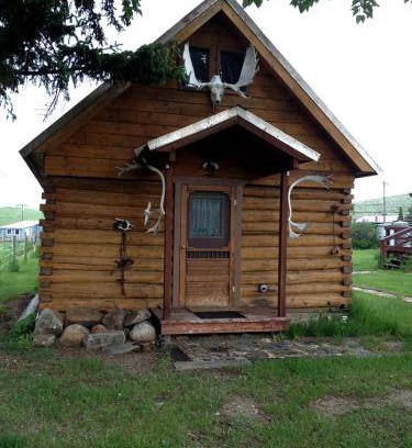 Pony Haus | Charming Log Cabin with Mountain Views near Trails in Pony, Montana