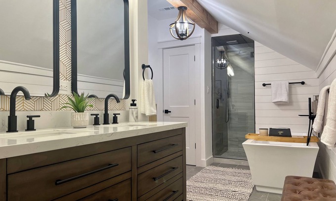 Alpharetta Haus | Charming Meadow Farmhouse on 1+ acre with Hot Tub, walk to Downtown, Renovated