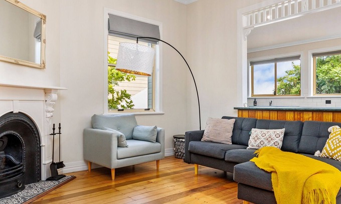 Merewether Haus | Charming Merewether Cottage