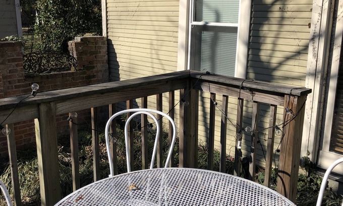 Midtown Hütte | Charming!!! A Midtown cottage in the center of it all!