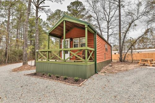 New Bern Haus | Charming New Bern Log Cabin - Pets Welcome!