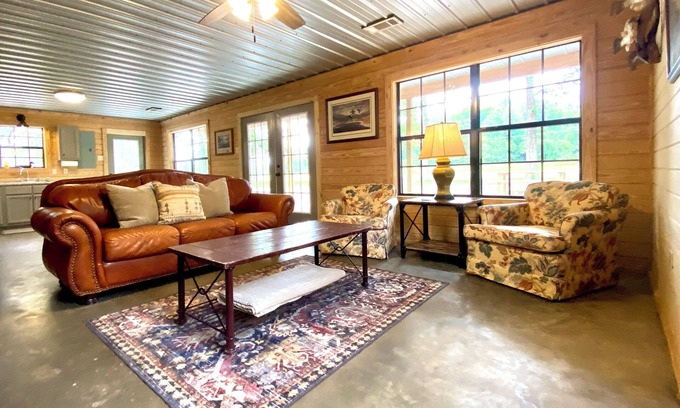 Sardis Kabine | Charming Newly Renovated 2-Bedroom Cabin with highspeed WiFi, in peaceful Sardis