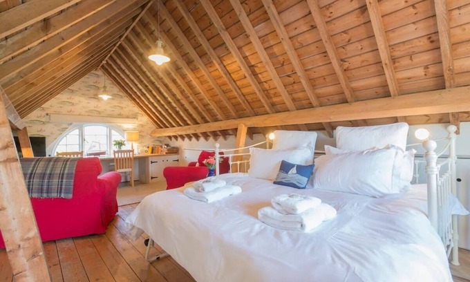 Ranworth Hütte | Charmantes mit einem Schlafzimmer umgebautes Bootshaus mit Blick auf Broad, Ranworth.