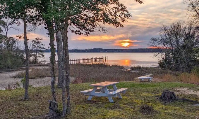 Weems Haus | Charming Pet Friendly 4-bedroom river view home with grill, in lovely Weems!