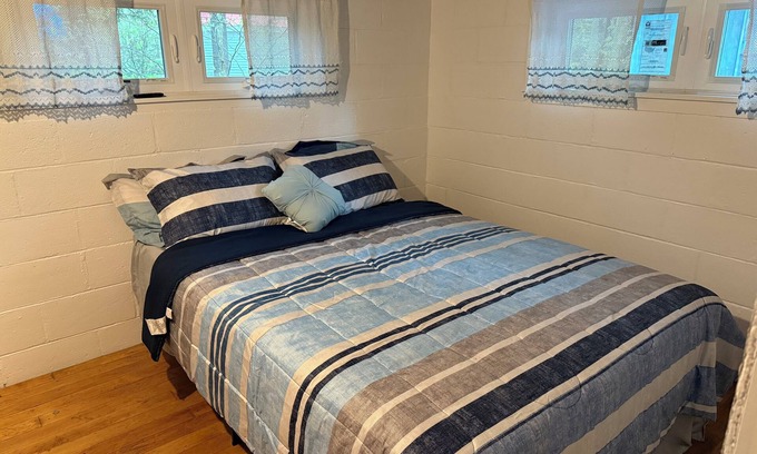 Laconia Hütte | Charming cottage in lovely Sanbornton with beach access to Lake Winnesquam.