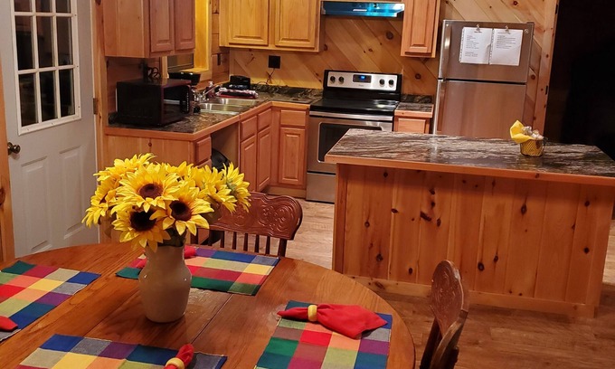 Winona Kabine | Charming ranch style log cabin with AC in scenic Winona