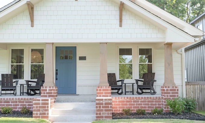 Broken Arrow Hütte | Charming Restored Craftsman-Walk to Dining-Shops- in Rose District