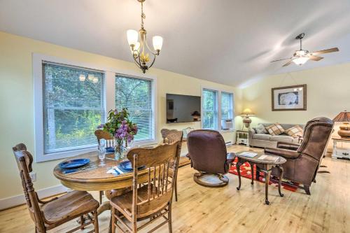 Frankfort Wohnung | Charming Retreat Near Downtown Frankfort and Beaches