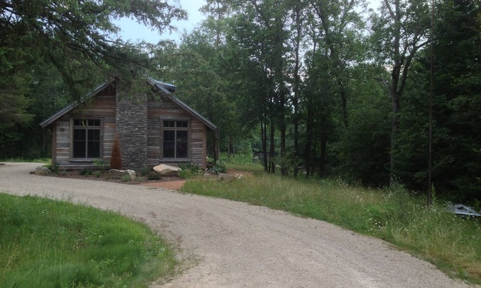 Dunbar Kabine | Charming Riverfront Log Cabin ~ Inklusive Kajaks ~ River Paradise!