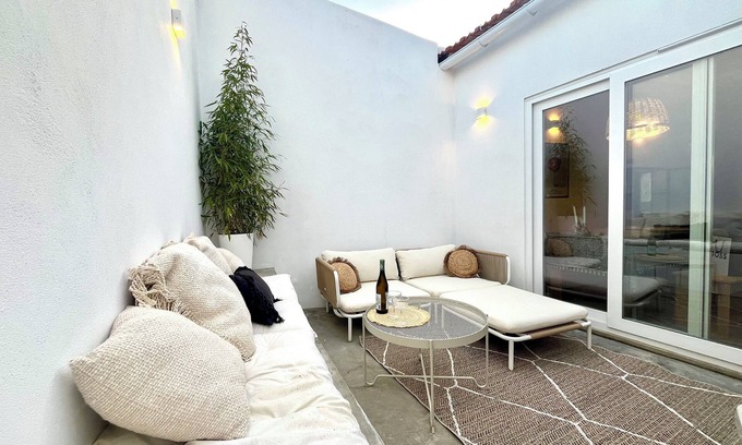 Sao Martinho Haus | Charming Scandi-inspired cottage with terrace and rooftop/30 min to Comporta.