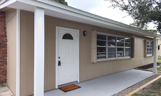 Sebastian Highlands Hütte | Charming Sebastian Home . bring Your Boat!