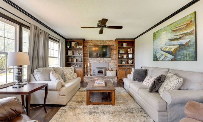 Shell Knob Haus | Charming Shell Knob Home: 16 Mi to Dogwood Canyon!
