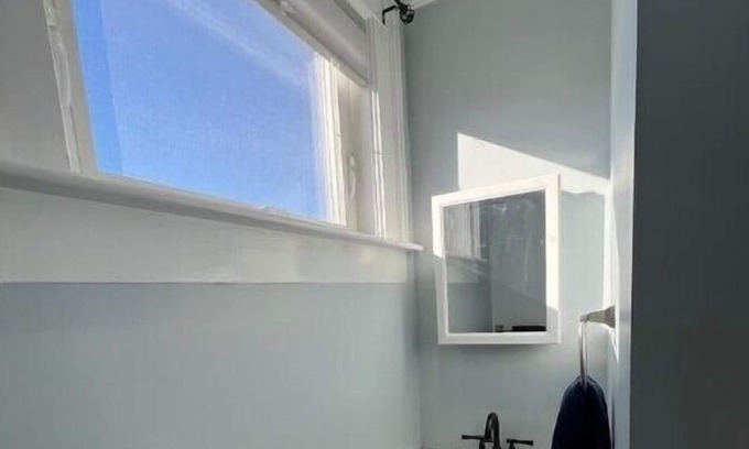 Colebrook Wohnung | Charming studio unit in the heart of downtown Colebrook!n