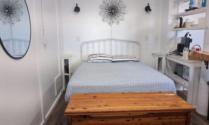 Fairhope Haus | Charming studio with pier on Mobile bay