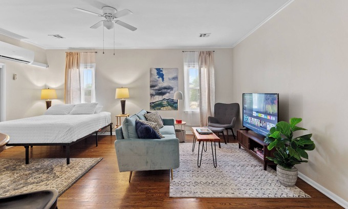 Maple Ridge Wohnung | Charming studio with pool near downtown Tulsa