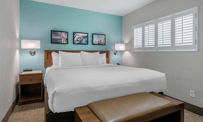 Jekyll Island Hotel | Charming Suite Steps from Beach – Perfect for Families | Parking, Onsite Pool