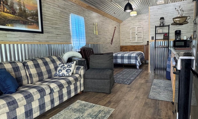 Pangburn Kabine | Charming tiny home in delightful Pangburn near Little Red River - pet friendly