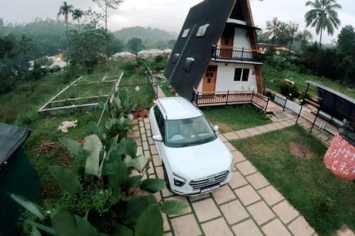 Vythiri Wohnung | Charming View 'A' Frame 2BHK Villa- Wayanad