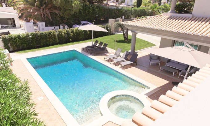 Vale do Garrao Villa | Außergewöhnliche Villa mit Charme in Algarve, Portugal. 5 Minuten zu Fuß zum Strand.