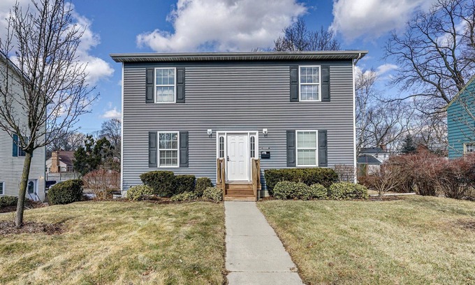 College Heights Haus | Charming Voyage: Ypsi & AnnArbor