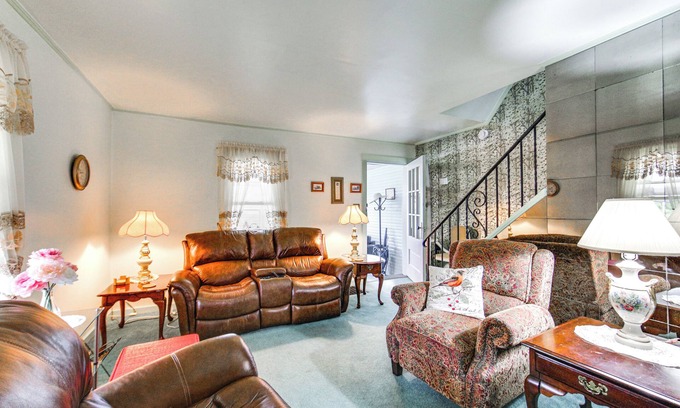West Mifflin Haus | Charming West Mifflin House - 3 Mi to Kennywood!