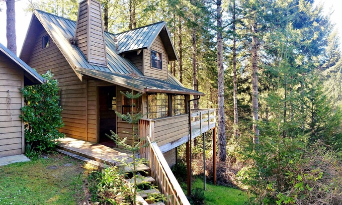 Brookings Kabine | Charming Woodland Cabin in a Coastal Forest Above the Fog
