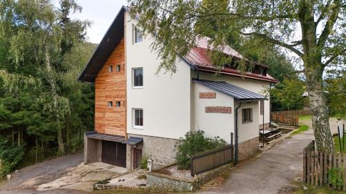 Jiretin pod Jedlovou Haus | Chata JedlOvka