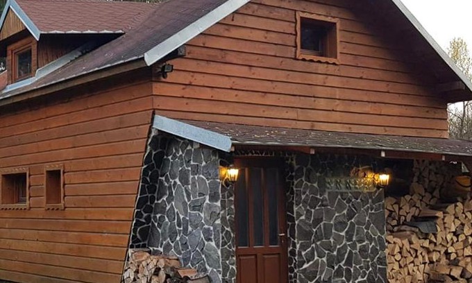 Valaska Haus | Chata pod skalou