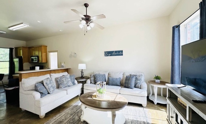 Pine Grove Wohnung | Chateau 12, spacious townhouse in Tickfaw, LA