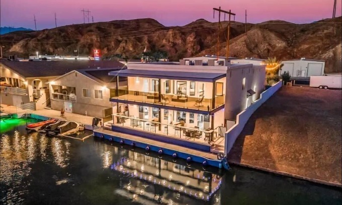 Cienega Springs Haus | Chateau Bleu Summary: