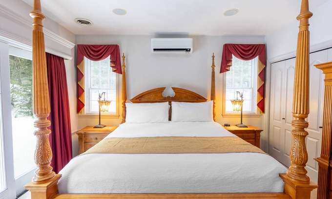 Bartlett Haus | Chateau Grand Master Suite – Private Summer Pool, Cozy Fireplace, Patio with Gas Grill & Stunning Vi