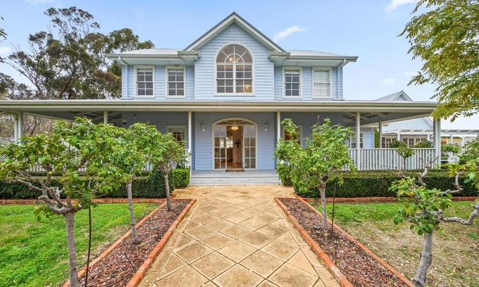 Aldinga Haus | Chateau in the Vines by Wine Coast Holiday Rentals