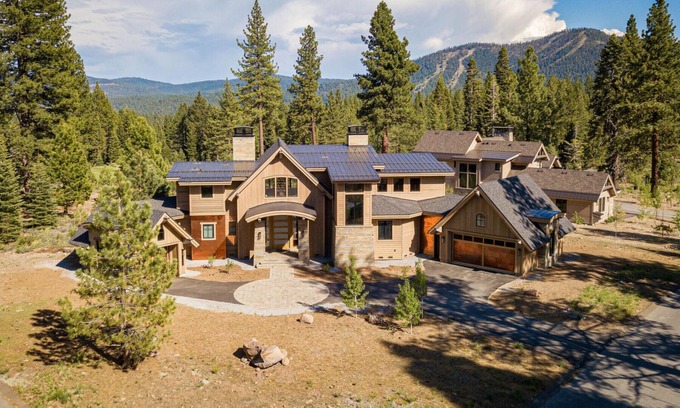 Ponderosa Palisades Haus | Chateau on Carson Range. Private Hot Tub, Golf & Exclusive Club Amenities!