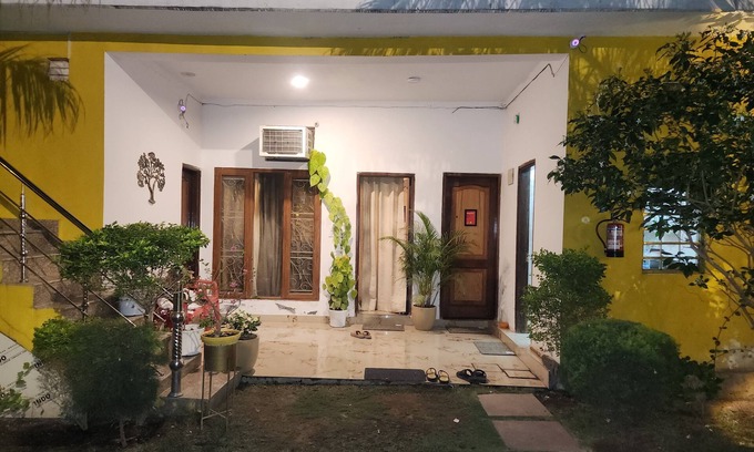 Rishikesh Haus | Cheerful 2 bedroom cottage with refreshing view ! Pet friendly !