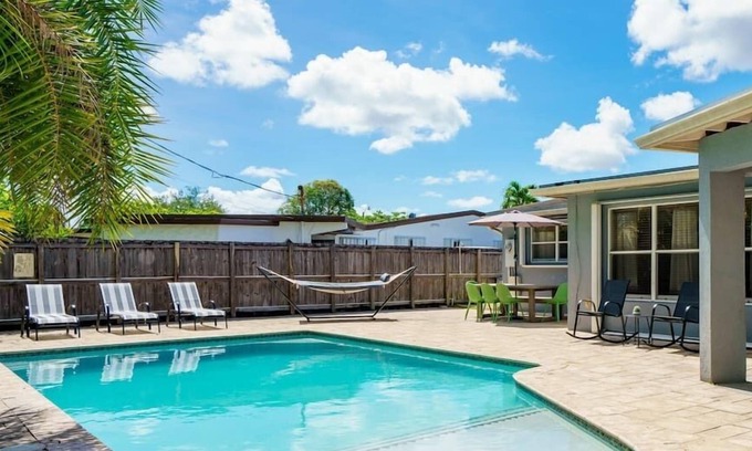 Sunset Villa | Cheerful 3-Bedroom Villa with Pool