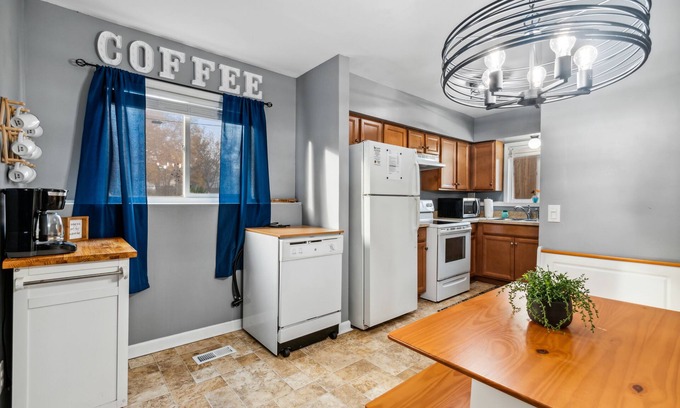 Lansing Haus | Cheerful 4 Bedroom Lansing Home