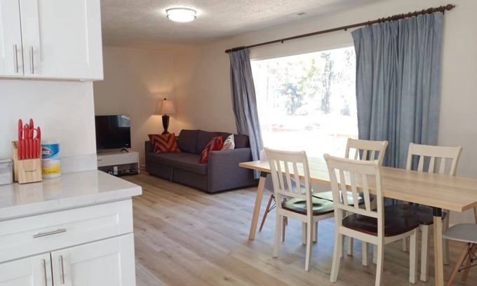 Y Area Kabine | Cheerful Cabin in South Lake Tahoe