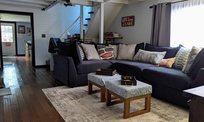 Buckeye Lake Hütte | Cheerful & cozy 3 bedroom cottage near lake with hot tub