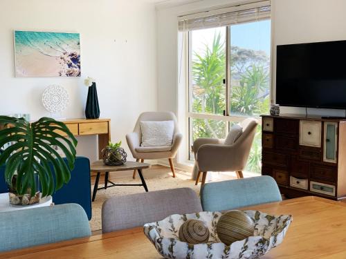 Shell Cove Haus | Cheerful/family friendly home with water views