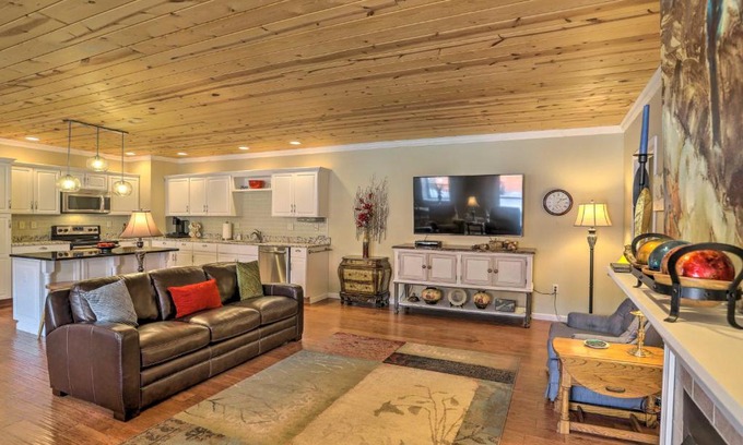 Tiffin Haus | Cheerful Tiffin Digs in the Heart of Downtown