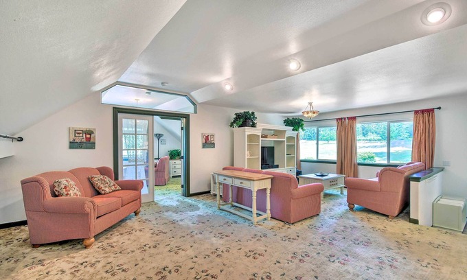 Curtis Wohnung | Chehalis Retreat w/ Scenic Views!
