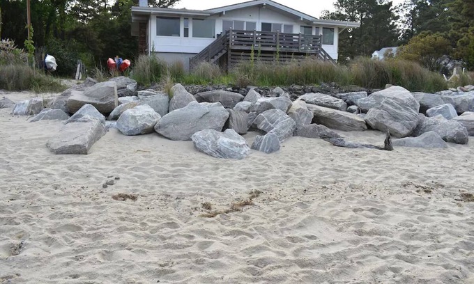 Point Lookout Haus | Bayfront 7BR Family Retreat w/ Private Beach; Sleeps 14; Only 90 Mins f/m DC